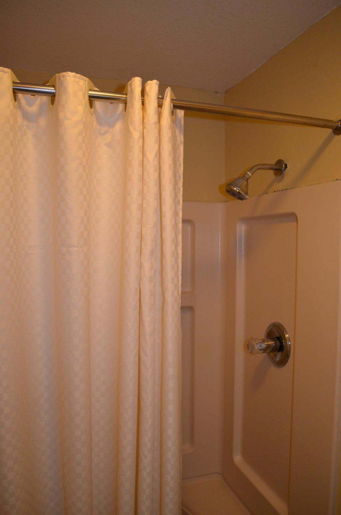 Economy Inn New Orleans Arabi Room photo